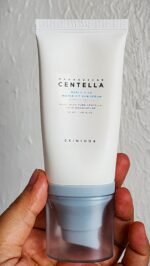 SKIN1004 Madagascar Centella Hyalu-Cica Water-Fit Sun Serum SPF50+ PA++++ - Image 2